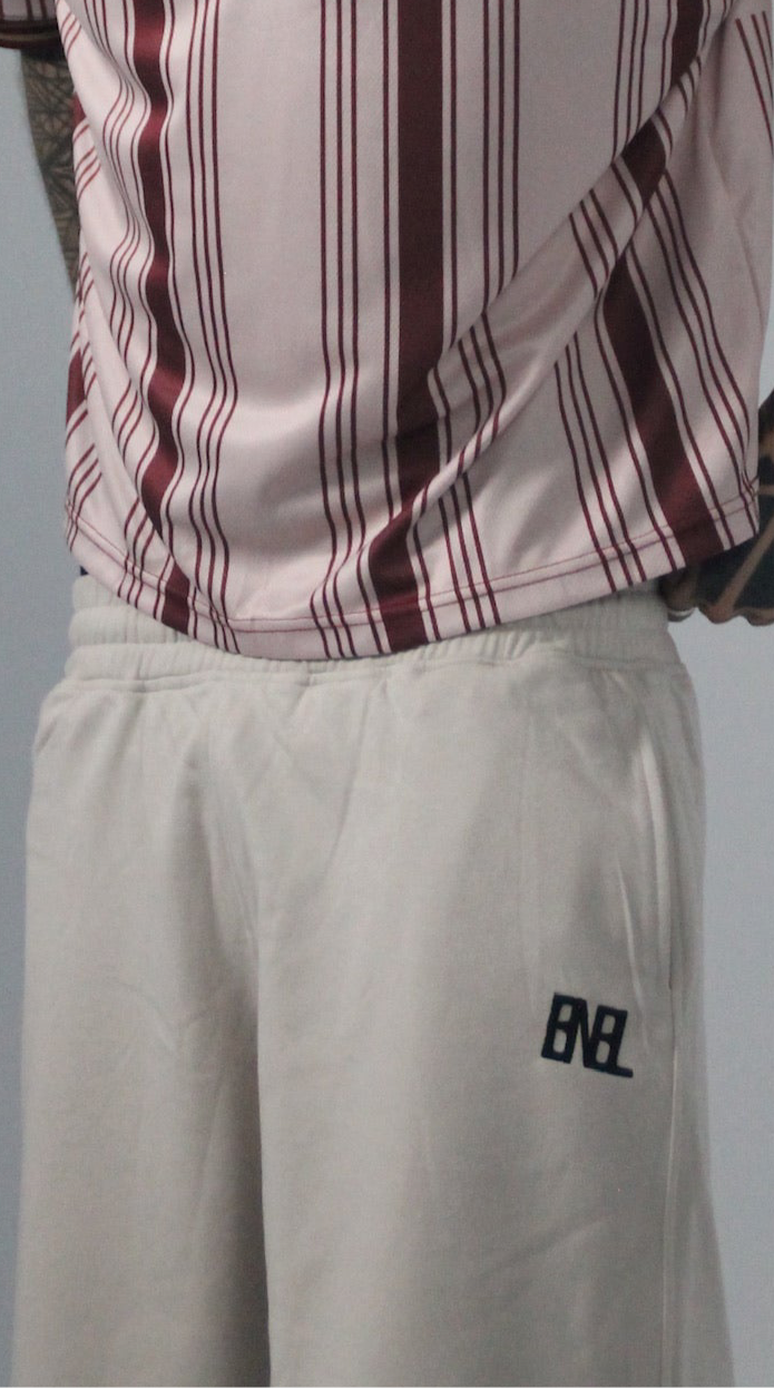Detalle Bordado Short pantalón corto nueva colección con unidades limitades 13/14 BNBL