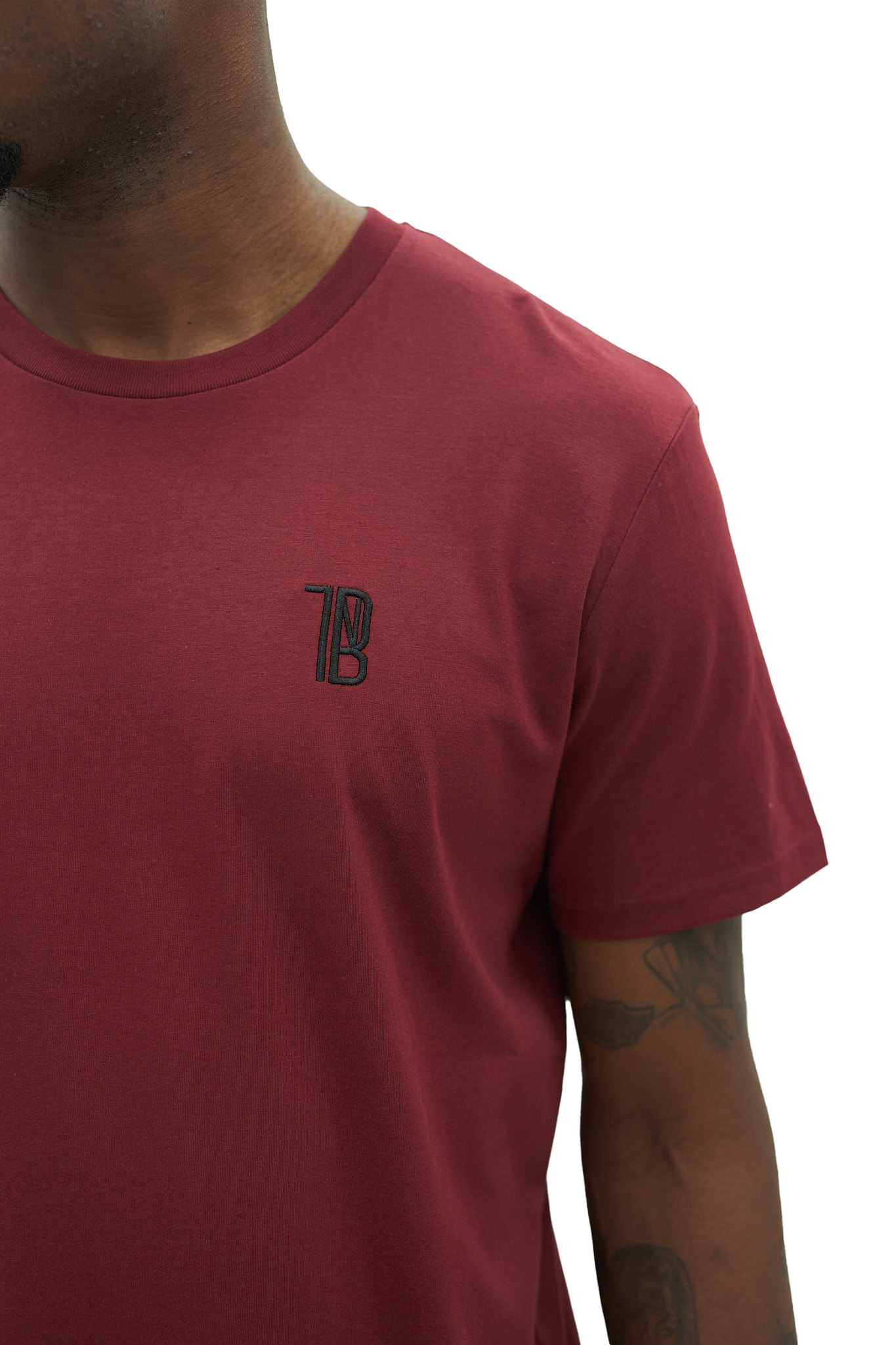 CAMISETA - NECK LETTERS BURGUNDY