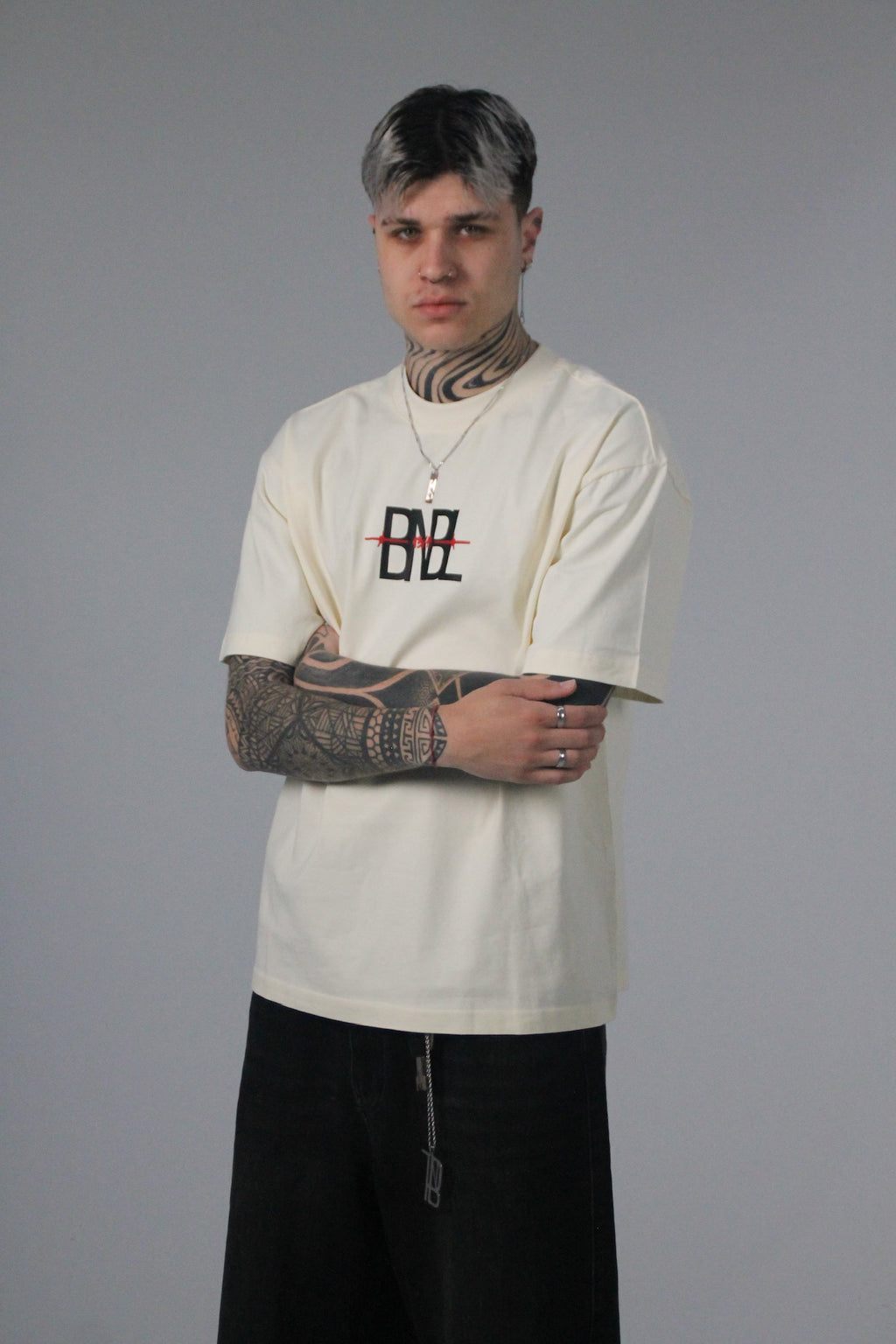 Modelo Posando Colección 13/14 BNBL tatuajes edición limitada